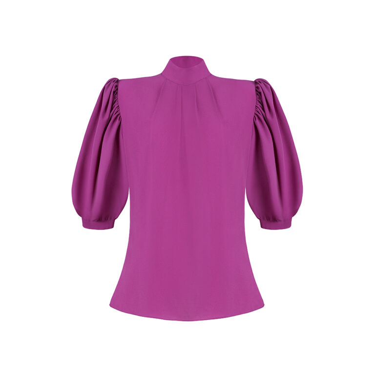 Blusa Carmela fúcsia em crepe com gola alta e mangas curtas bufantes