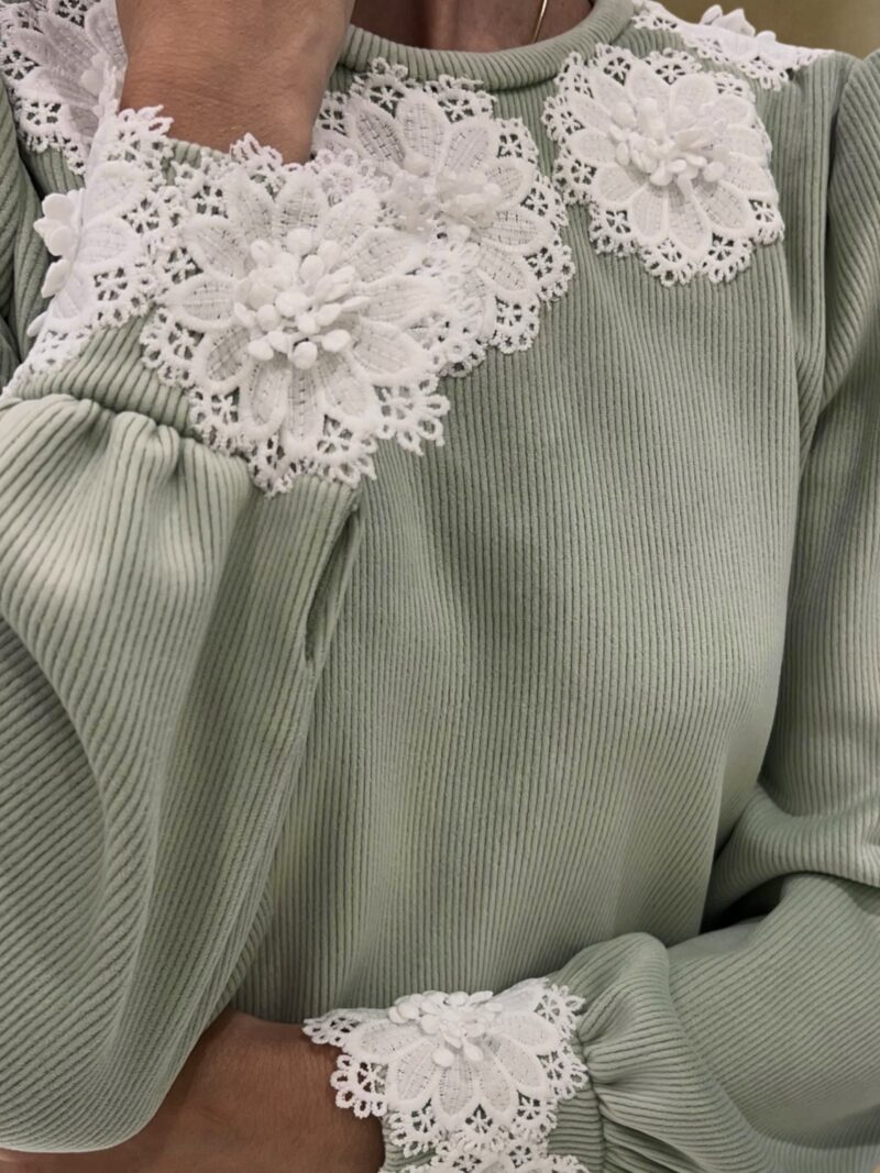 Alternative view of Blusa Pietra